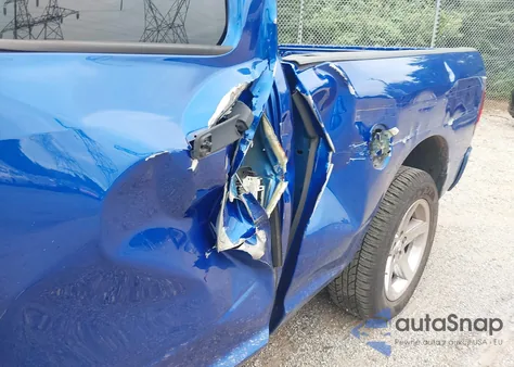 2017 Ram 1500 Express 4X4 6'4 Box z USA, uszkodzony, nr VIN 1C6RR7FT8HS811379